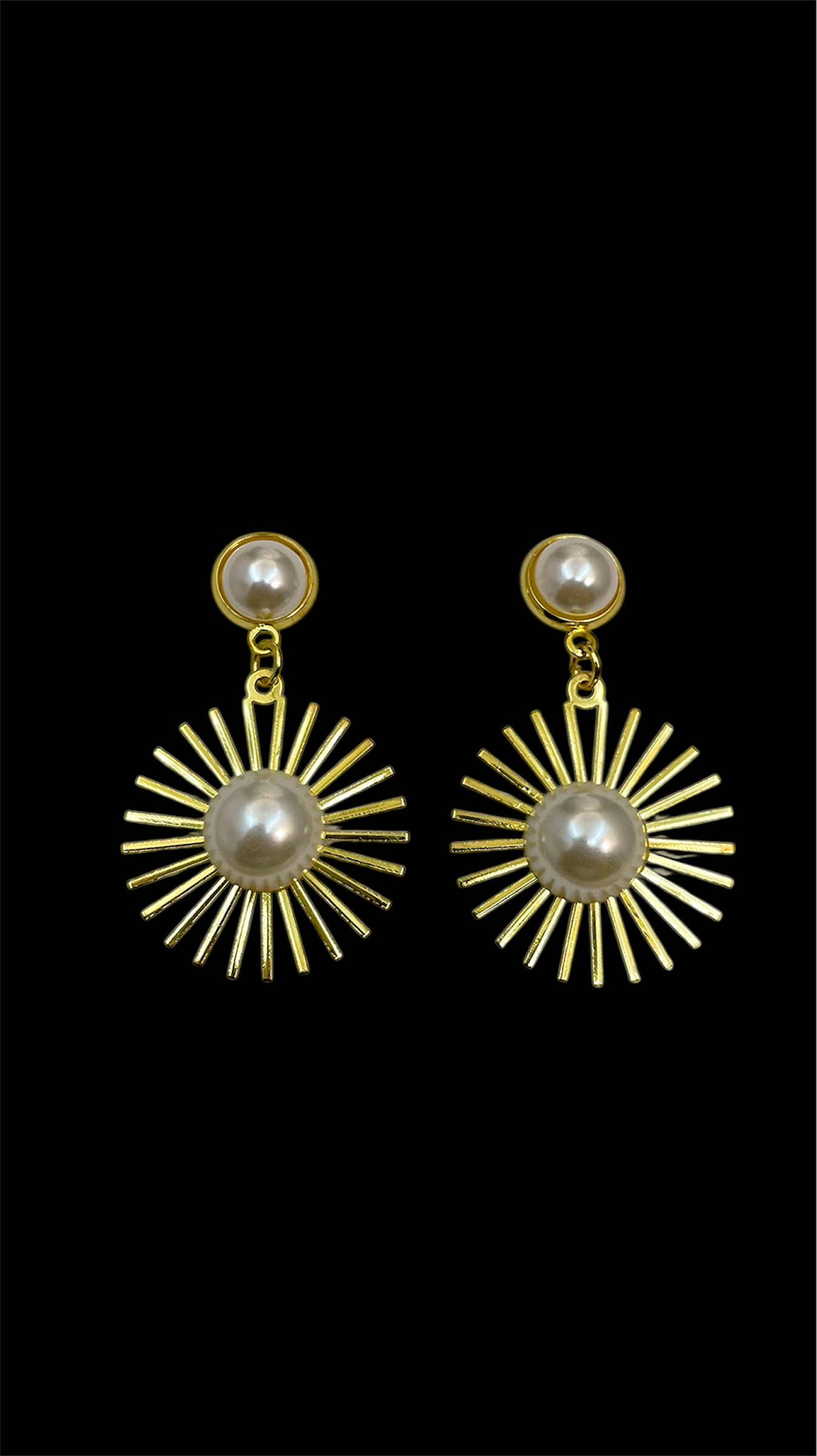 Fashionable gold earrings
