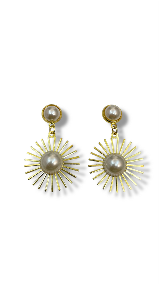 Fashionable gold earrings